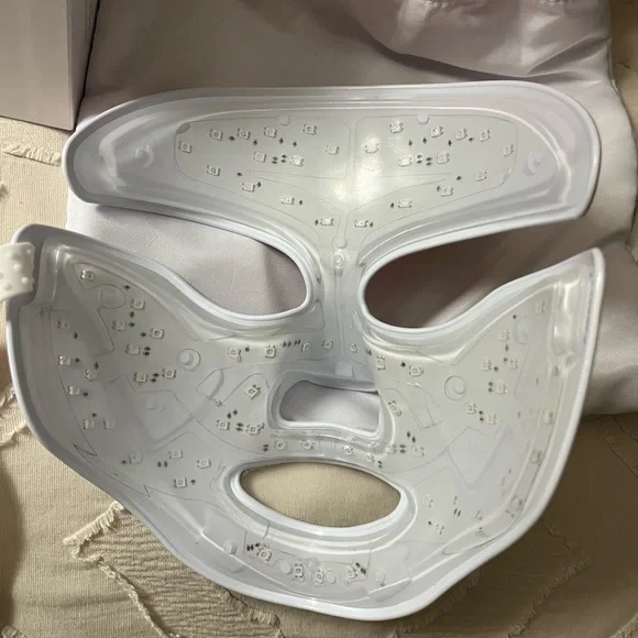 Dr. Dennis Gross DRx SpectraLite FaceWare Pro LED Mask - White and Gold - Picture 7 of 9